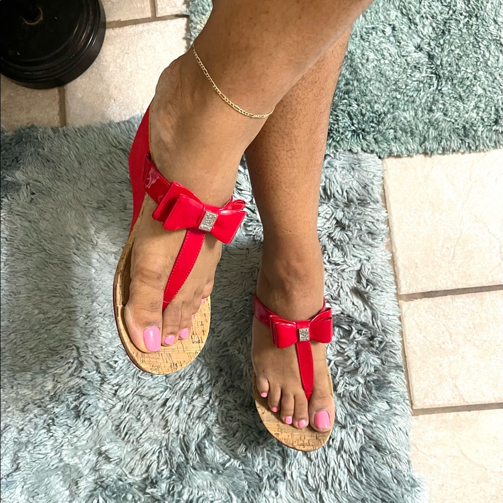 BCBGeneration red wedge slipper